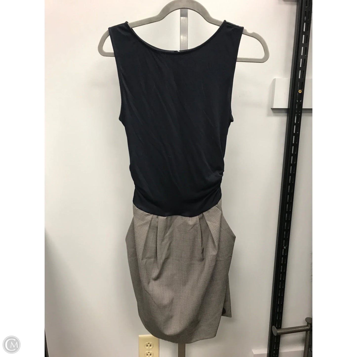 Dress Casual Short By Theory In Black, Size: 6