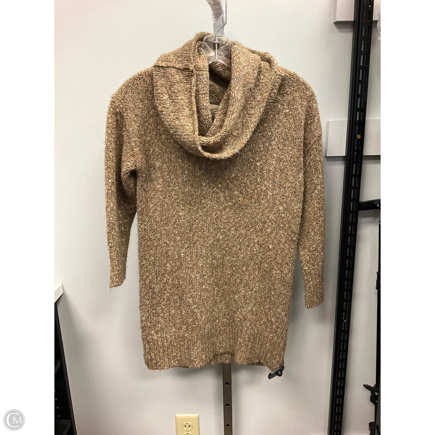 Sweater By Clothes Mentor In Tan & White, Size: M