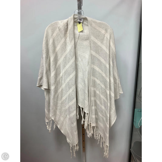 Shawl By Cabi In Grey, Size: Osfm