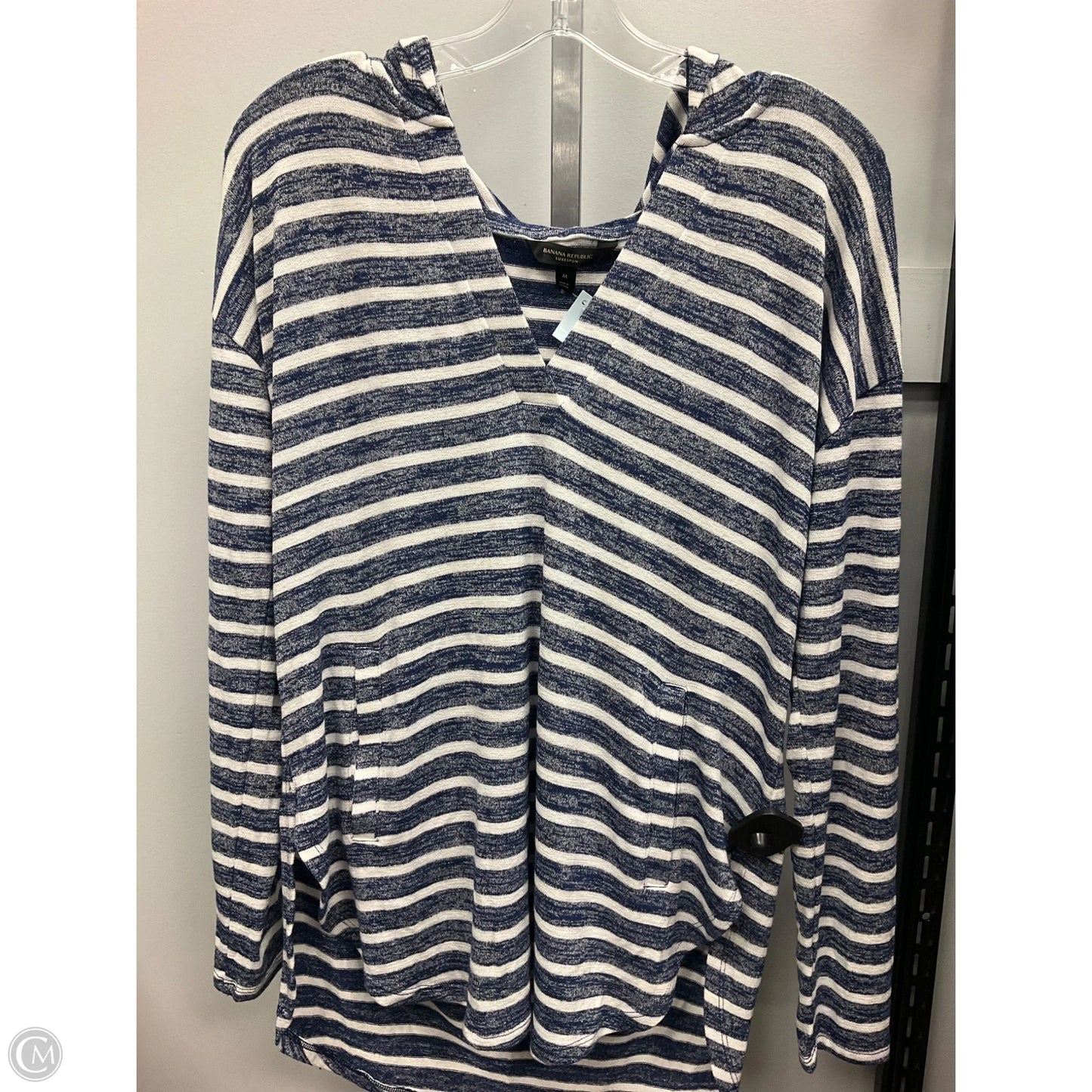 Top Long Sleeve By Banana Republic In Striped Pattern, Size: M