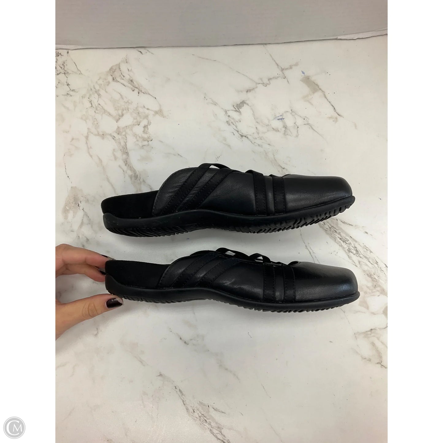 Shoes Flats By Vionic In Black, Size: 8