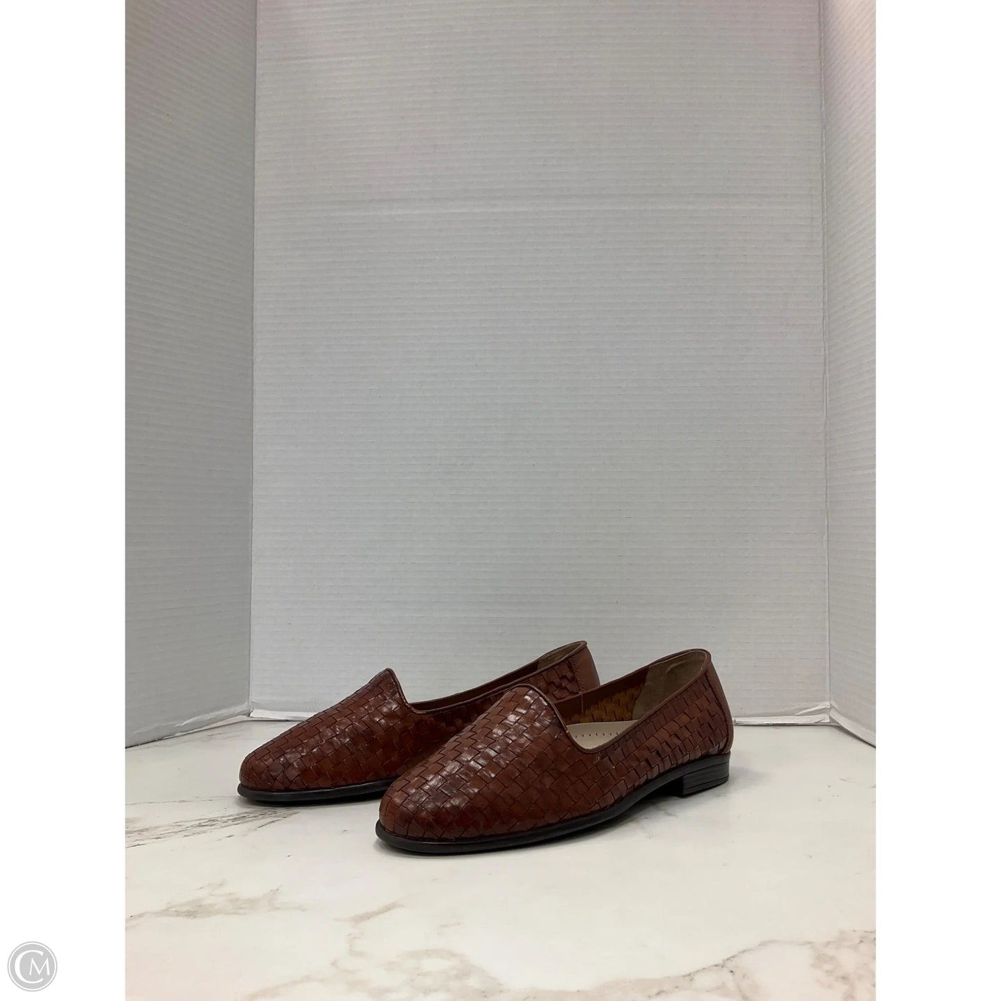 Shoes Flats By Cmc In Brown, Size: 7