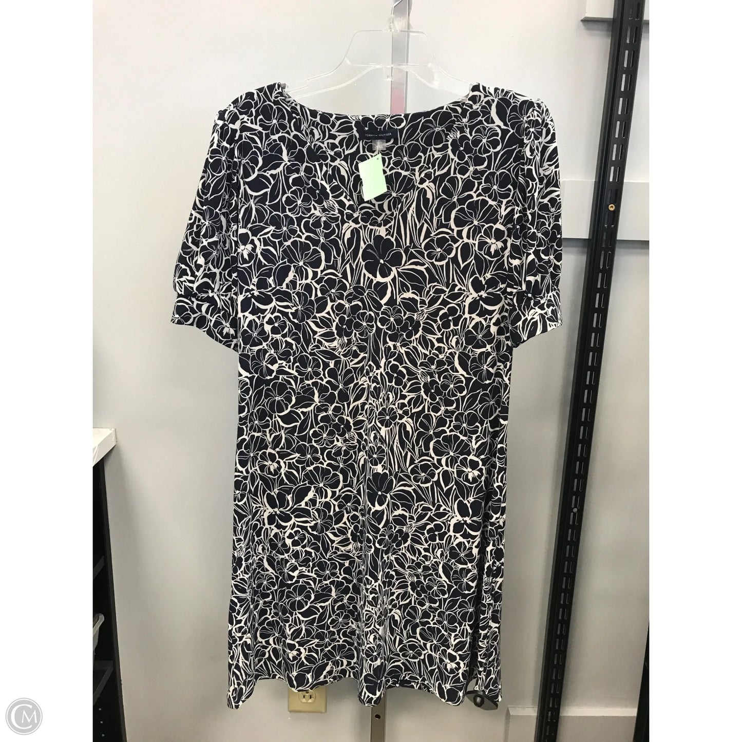 Dress Casual Short By Tommy Hilfiger In Floral Print, Size: S