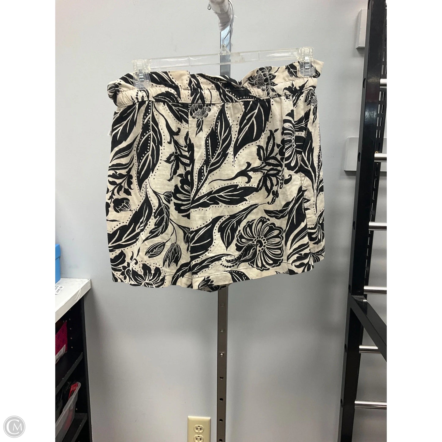 Shorts By Who What Wear In Black & Cream, Size: M