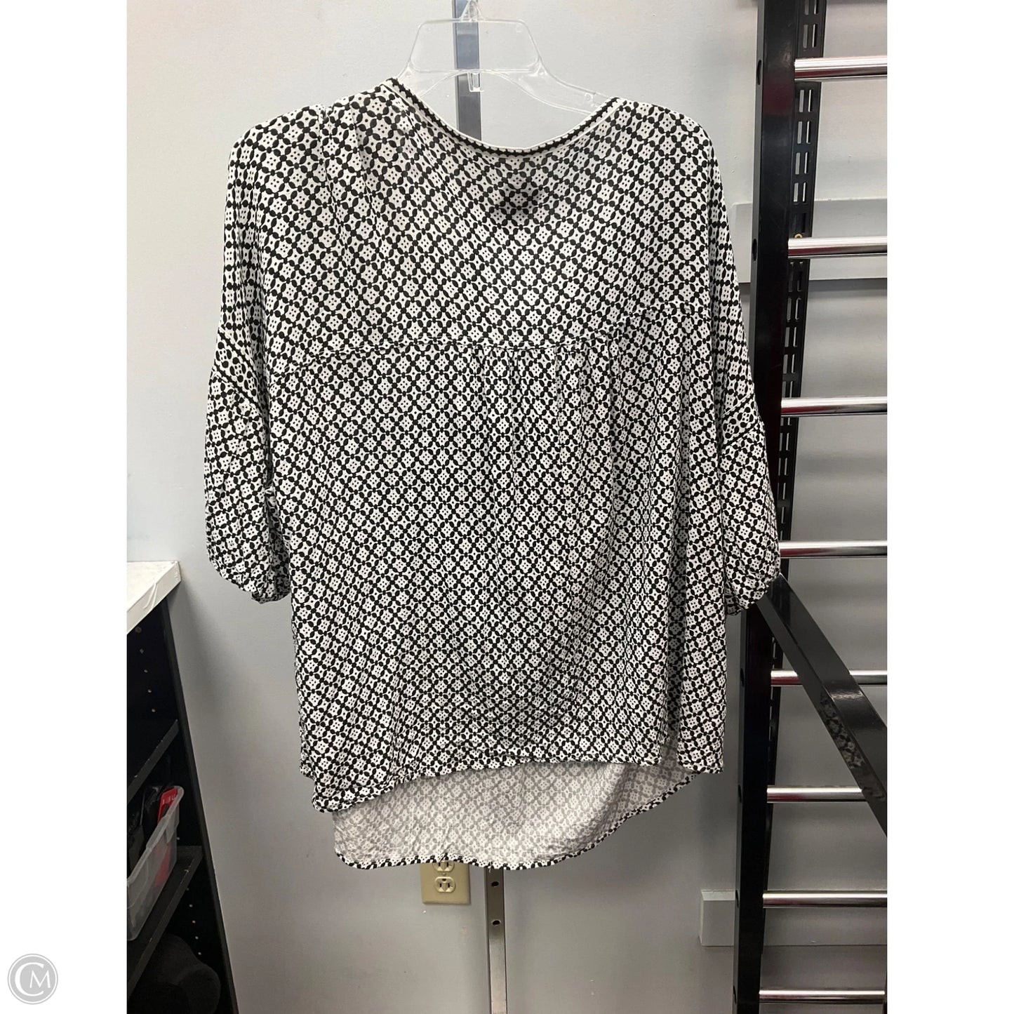 Top Short Sleeve By Max Studio In Black & White, Size: 3x