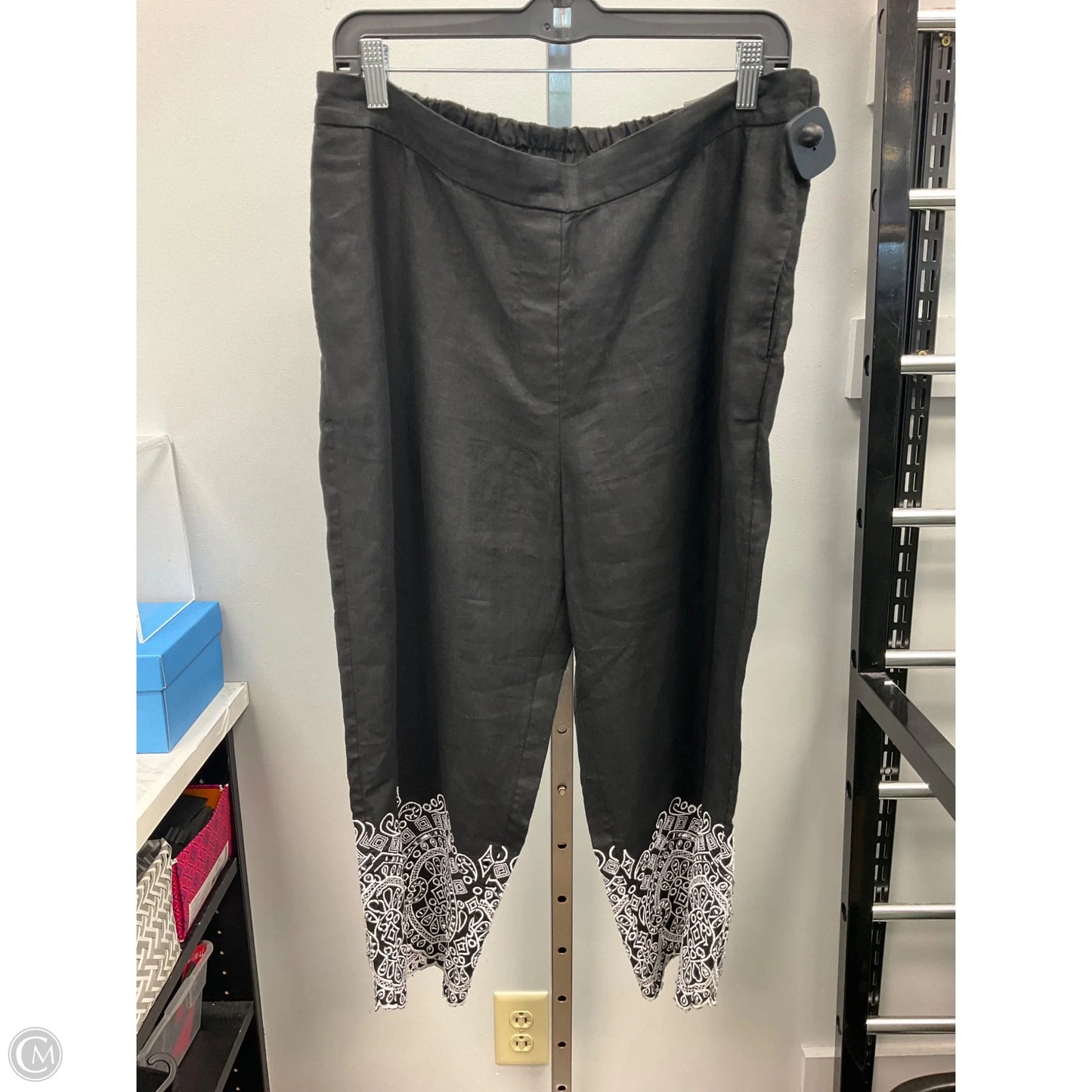 Pants Cropped By Chicos In Black, Size: 12p