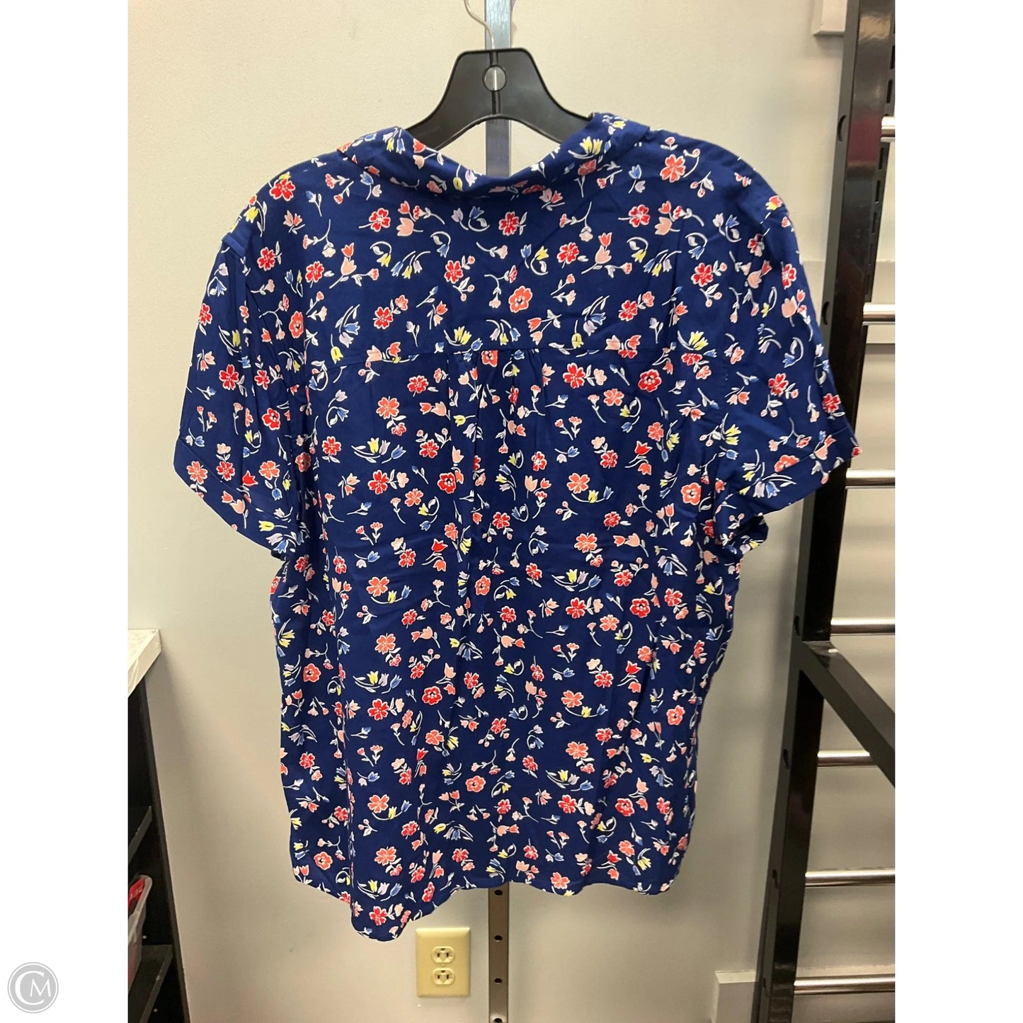 Top Short Sleeve By Croft And Barrow In Floral Print, Size: L