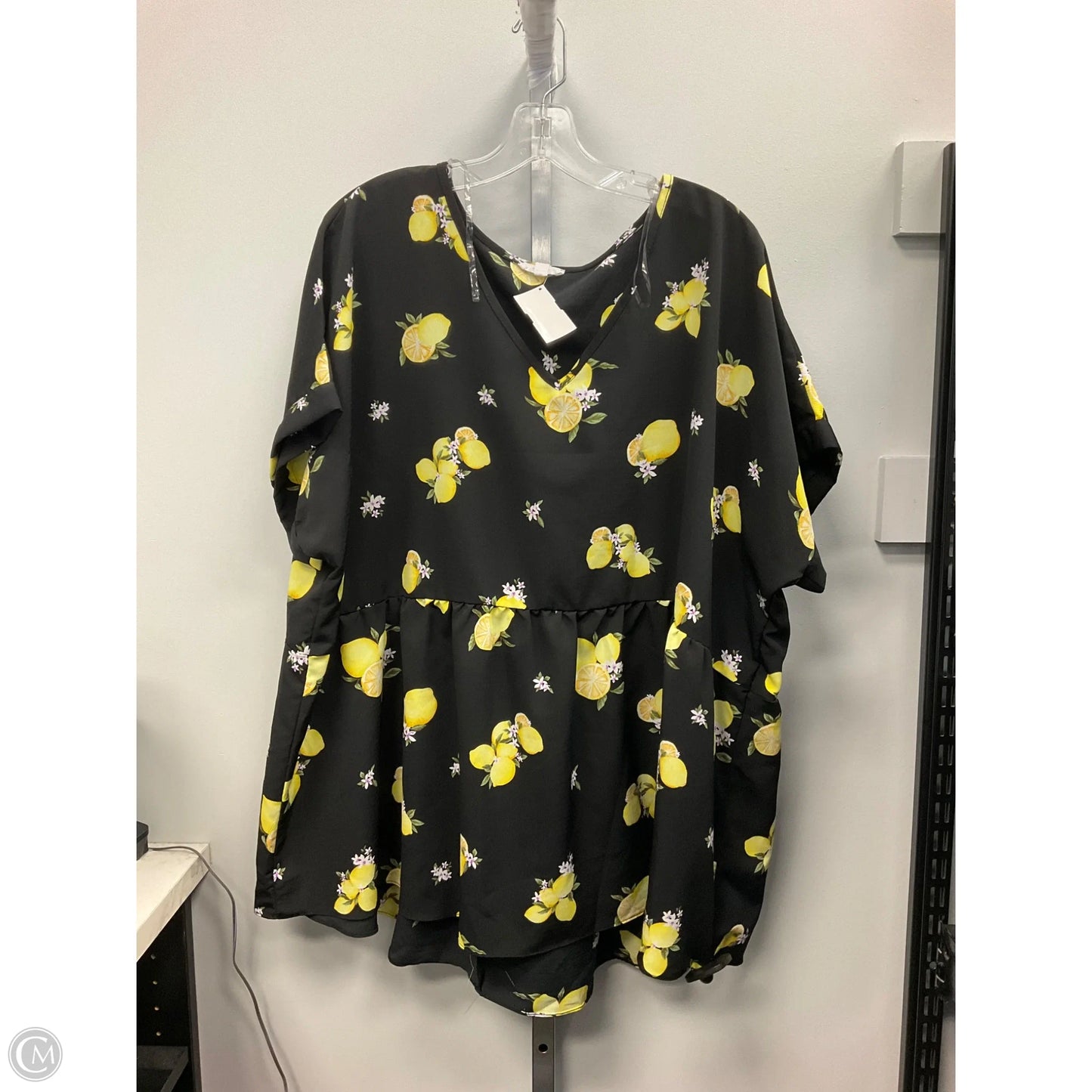 Top Short Sleeve By Chicsoul In Black & Yellow, Size: 3x