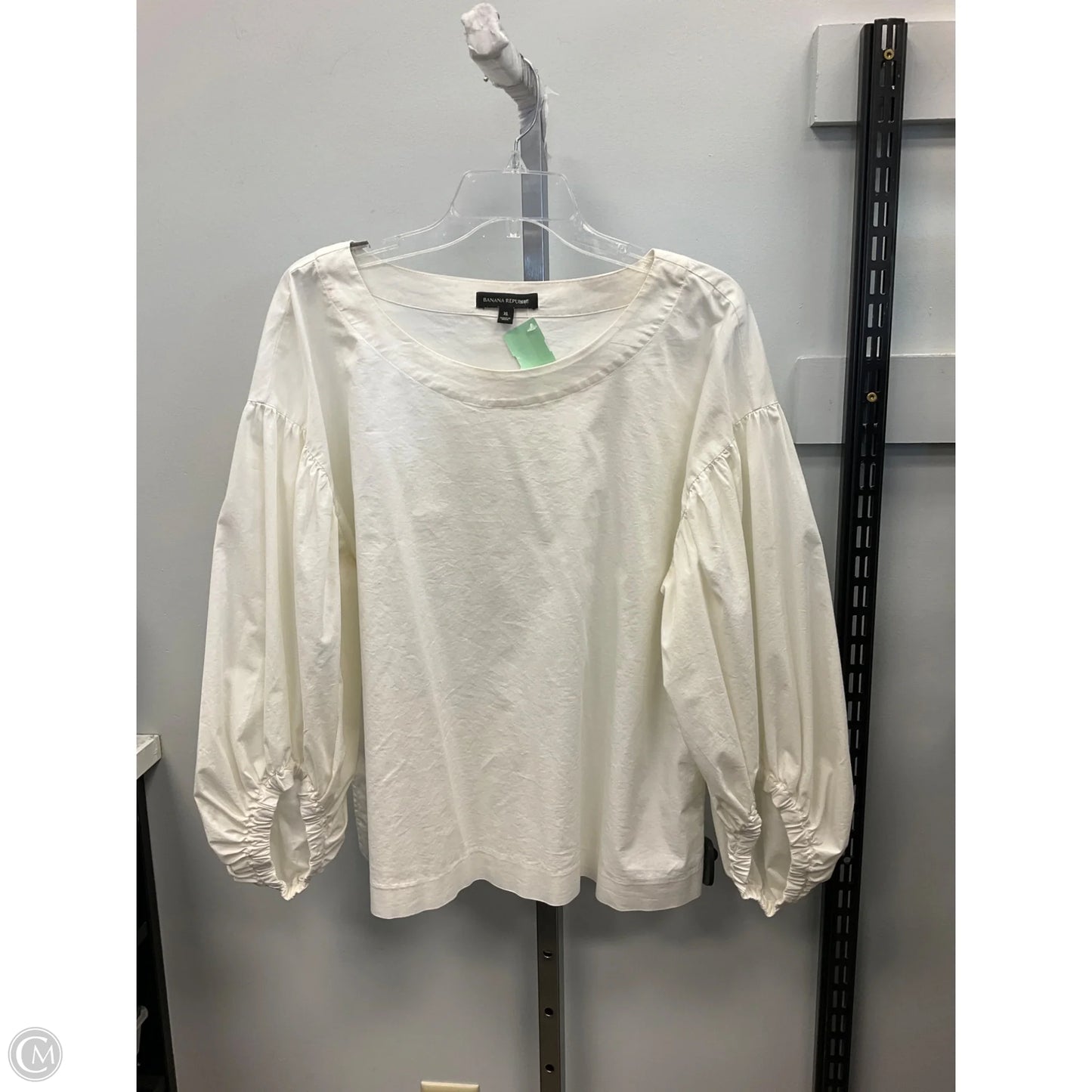 Top Long Sleeve By Banana Republic In Cream, Size: Xl