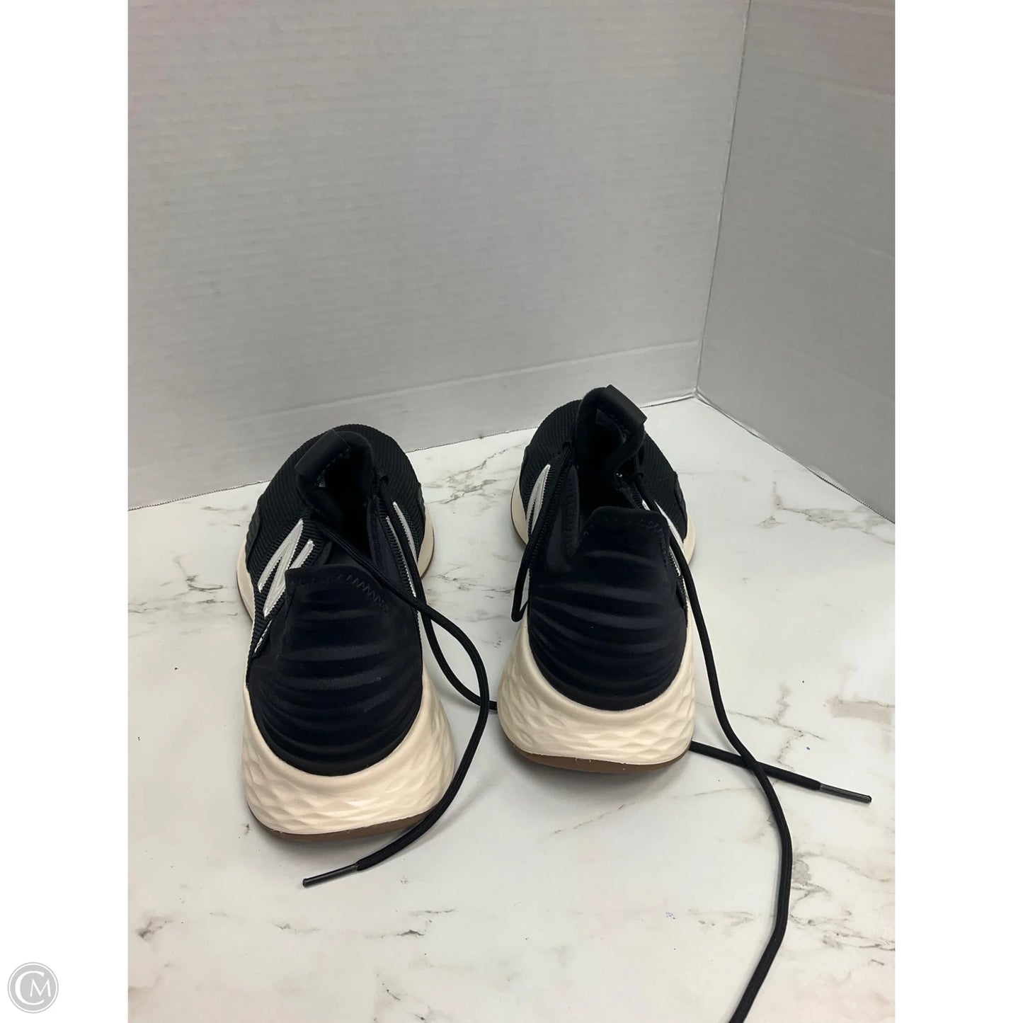 Shoes Athletic By New Balance In Black & White, Size: 9