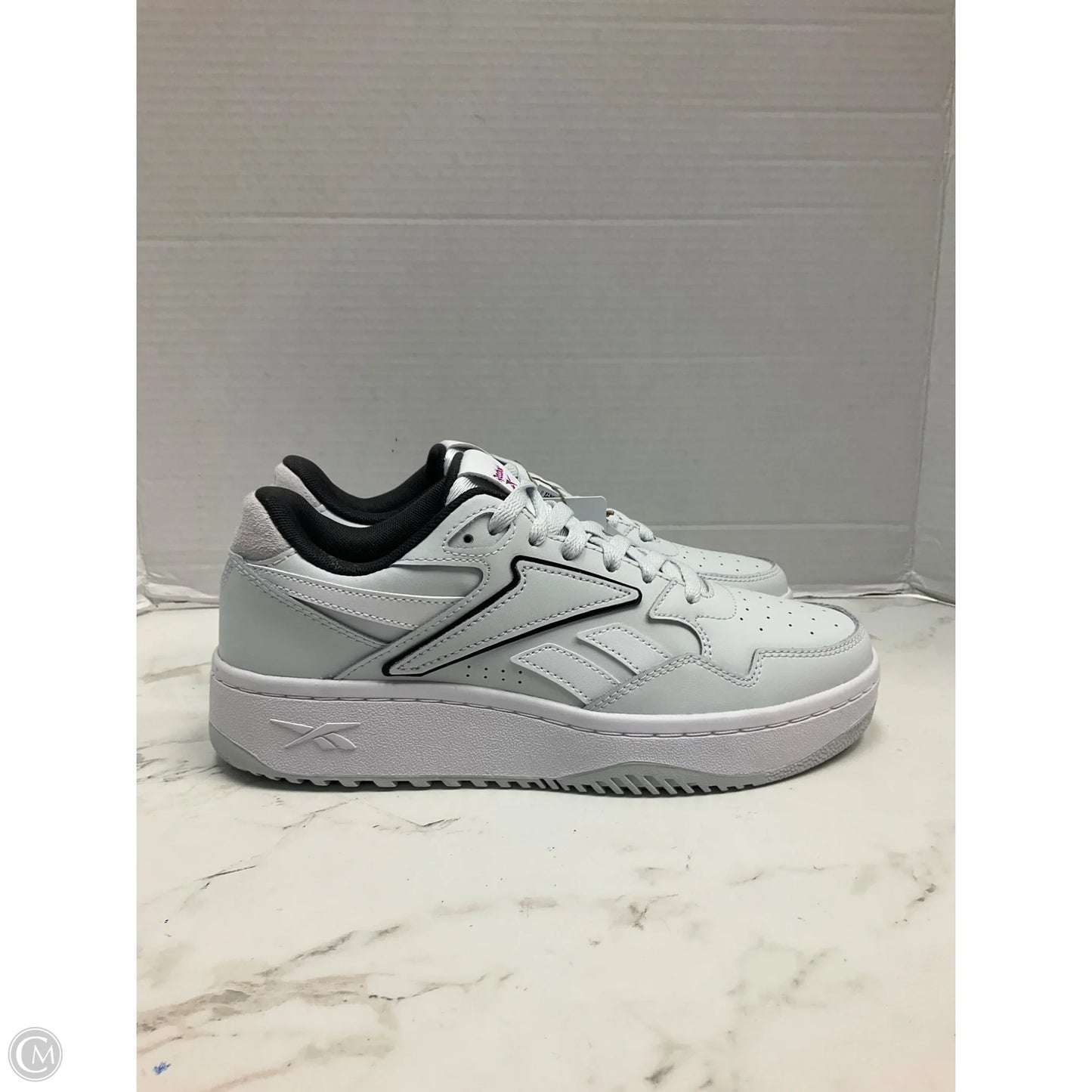 Shoes Sneakers By Reebok In White, Size: 8.5