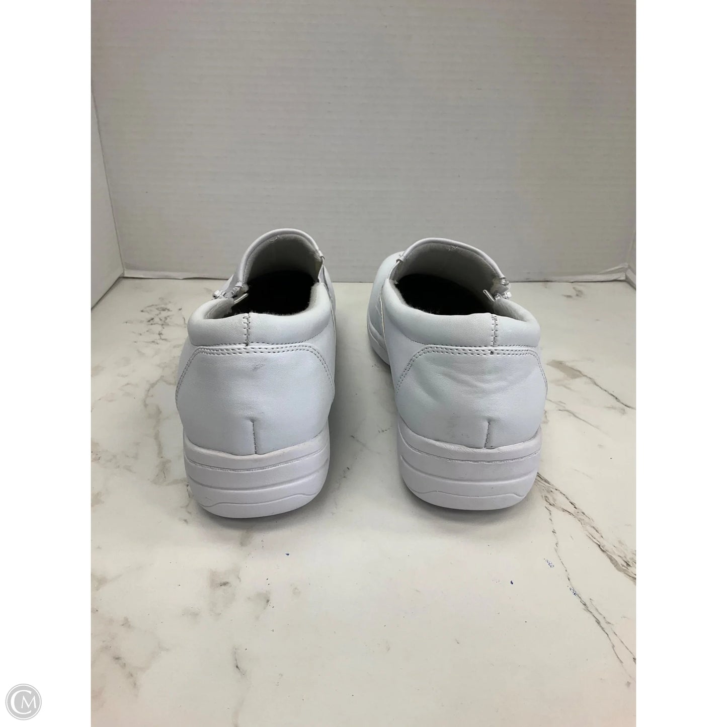 Shoes Flats By Clothes Mentor In White, Size: 9