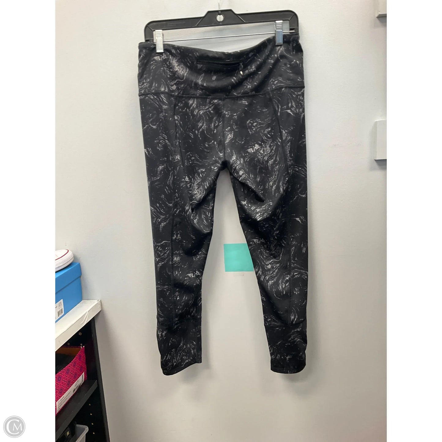 Athletic Leggings Capris By Lululemon In Black & Grey, Size: 10