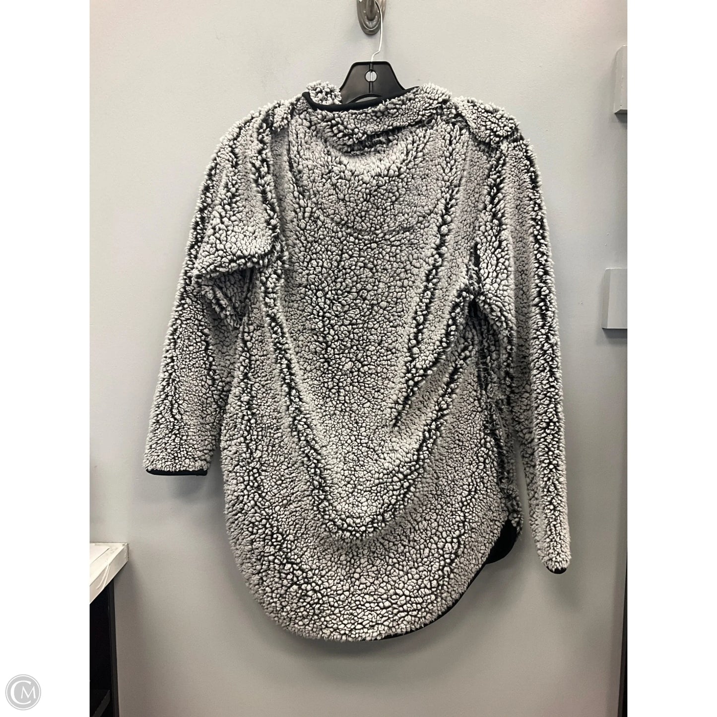Sweatshirt Collar By Clothes Mentor In Black & White, Size: M