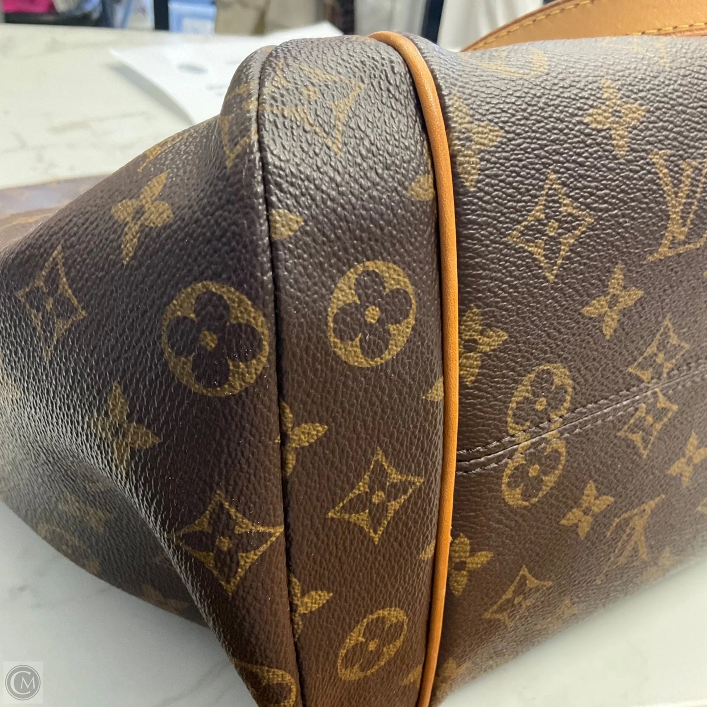Handbag Luxury Designer By Louis Vuitton, Size: Large