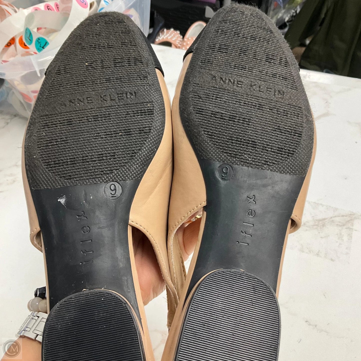 Shoes Flats By Anne Klein In Black & Cream, Size: 9