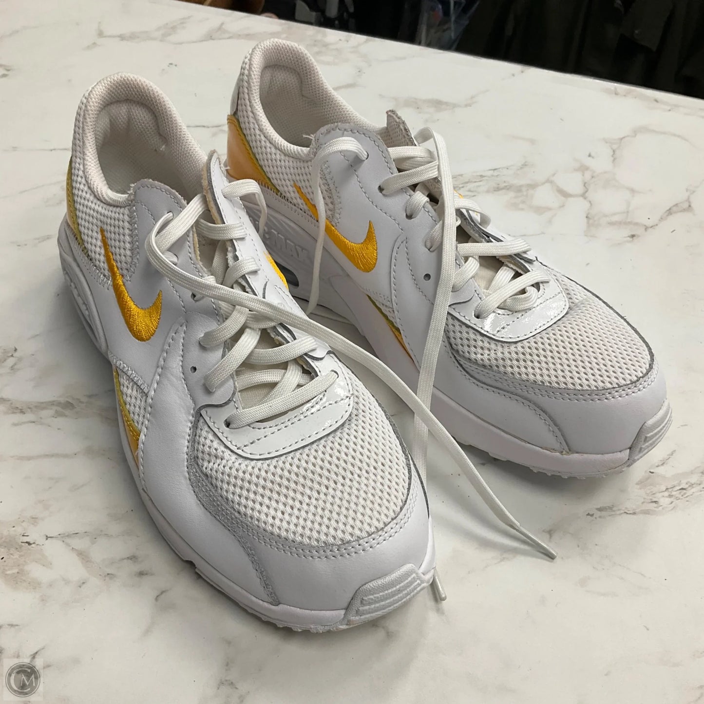 Shoes Athletic By Nike In White & Yellow, Size: 9