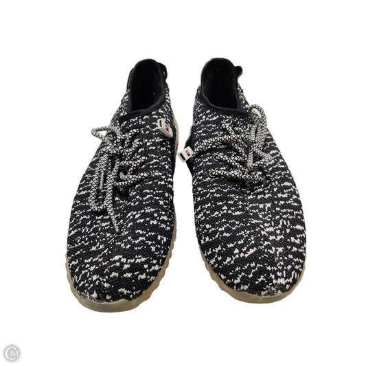 Shoes Athletic By Clothes Mentor In Black & White, Size: 10