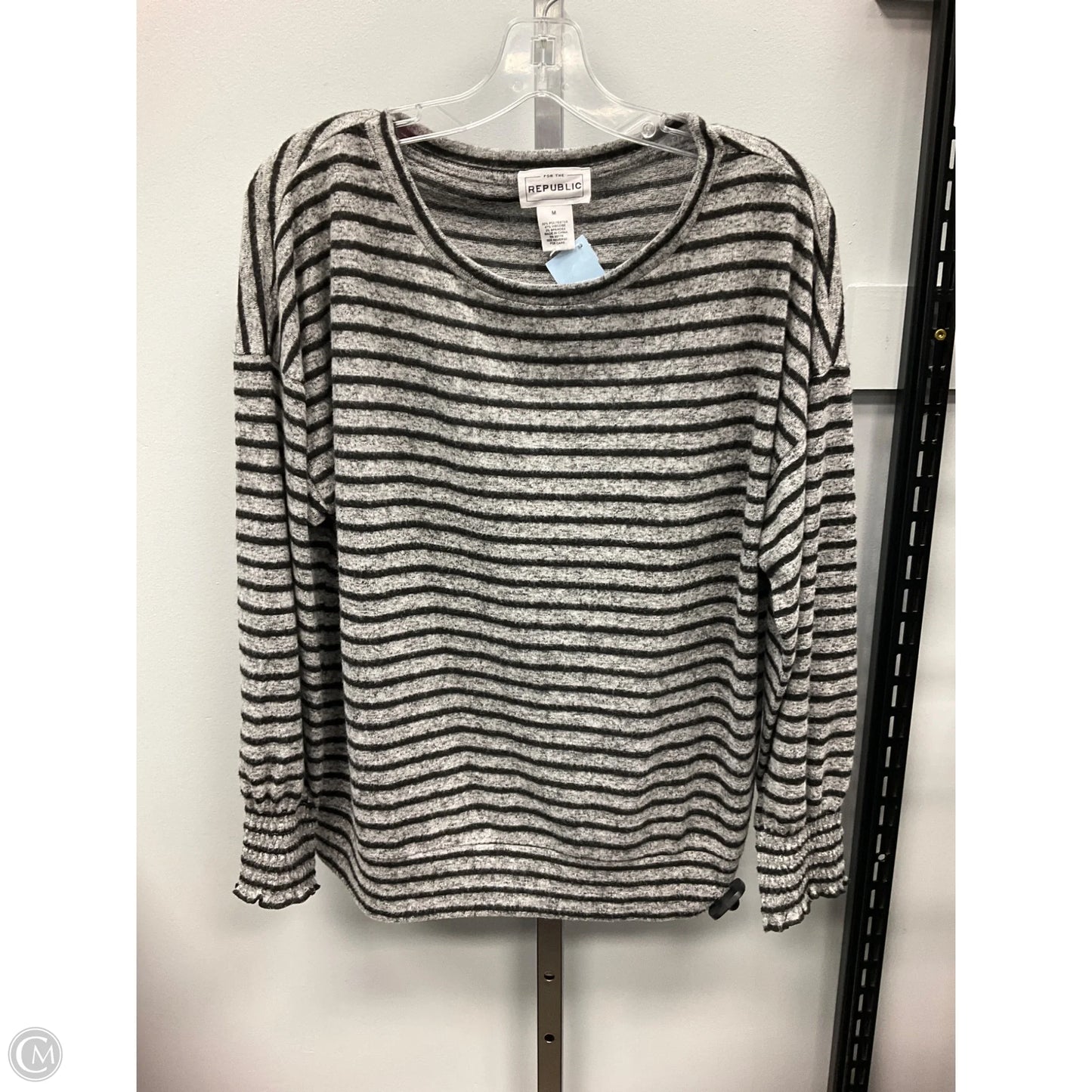 Top Long Sleeve By Clothes Mentor In Black & Grey, Size: M