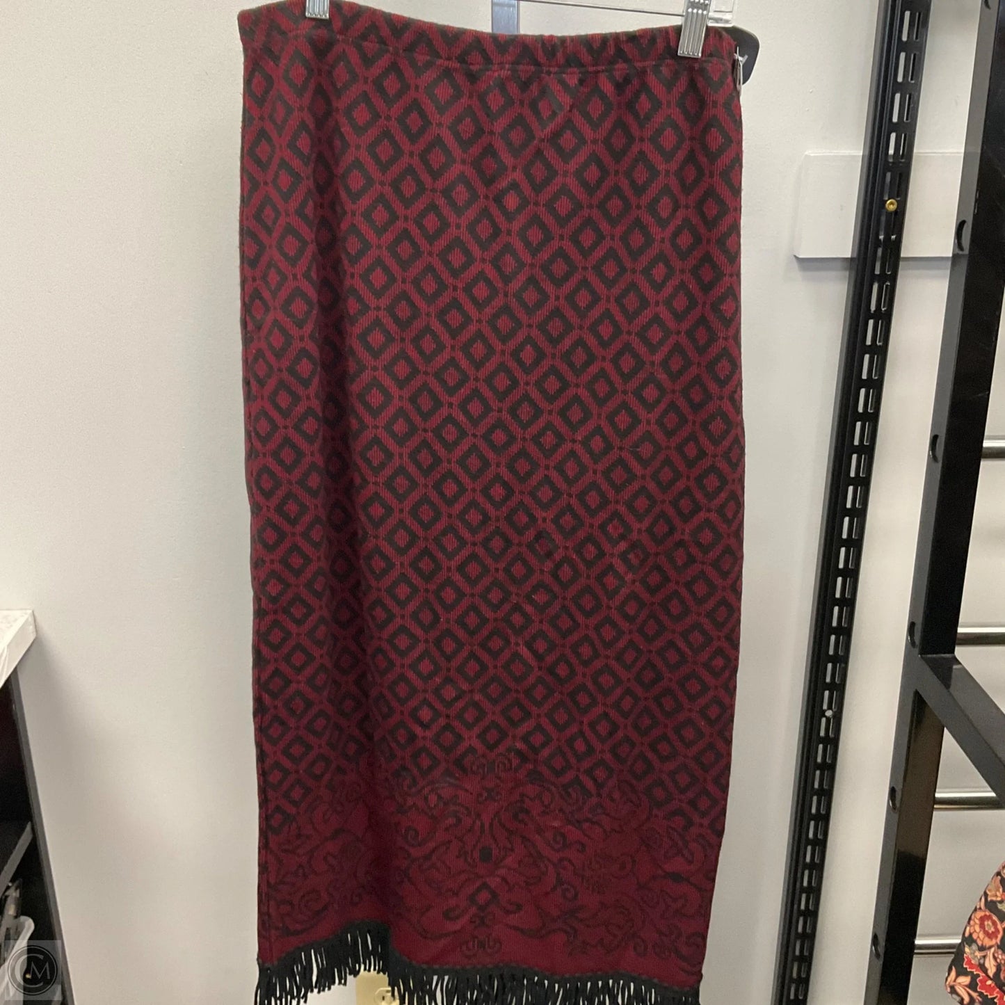Skirt Maxi By Clothes Mentor In Black & Red, Size: M