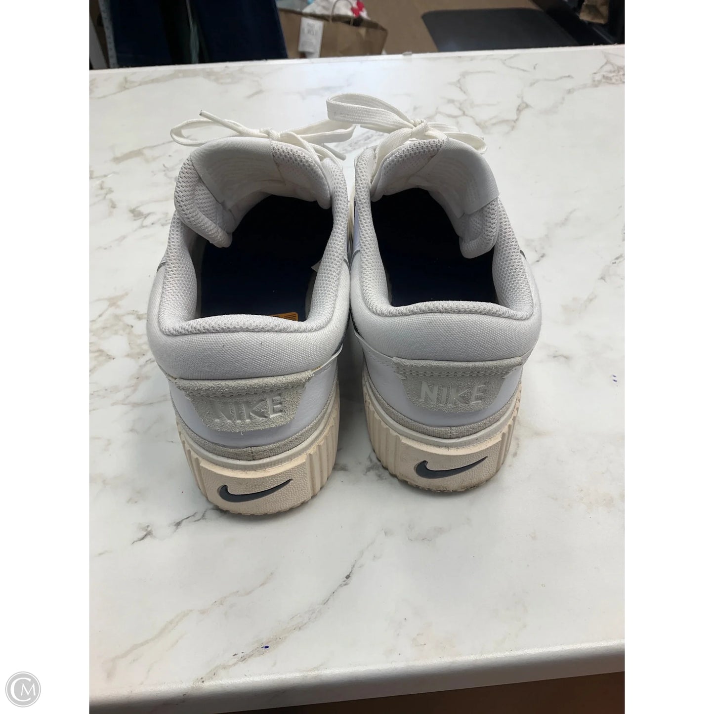 Shoes Sneakers By Nike In White, Size: 8