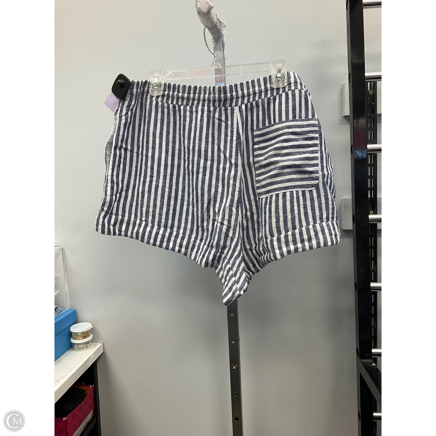 Shorts By Universal Thread In Striped Pattern, Size: Xl