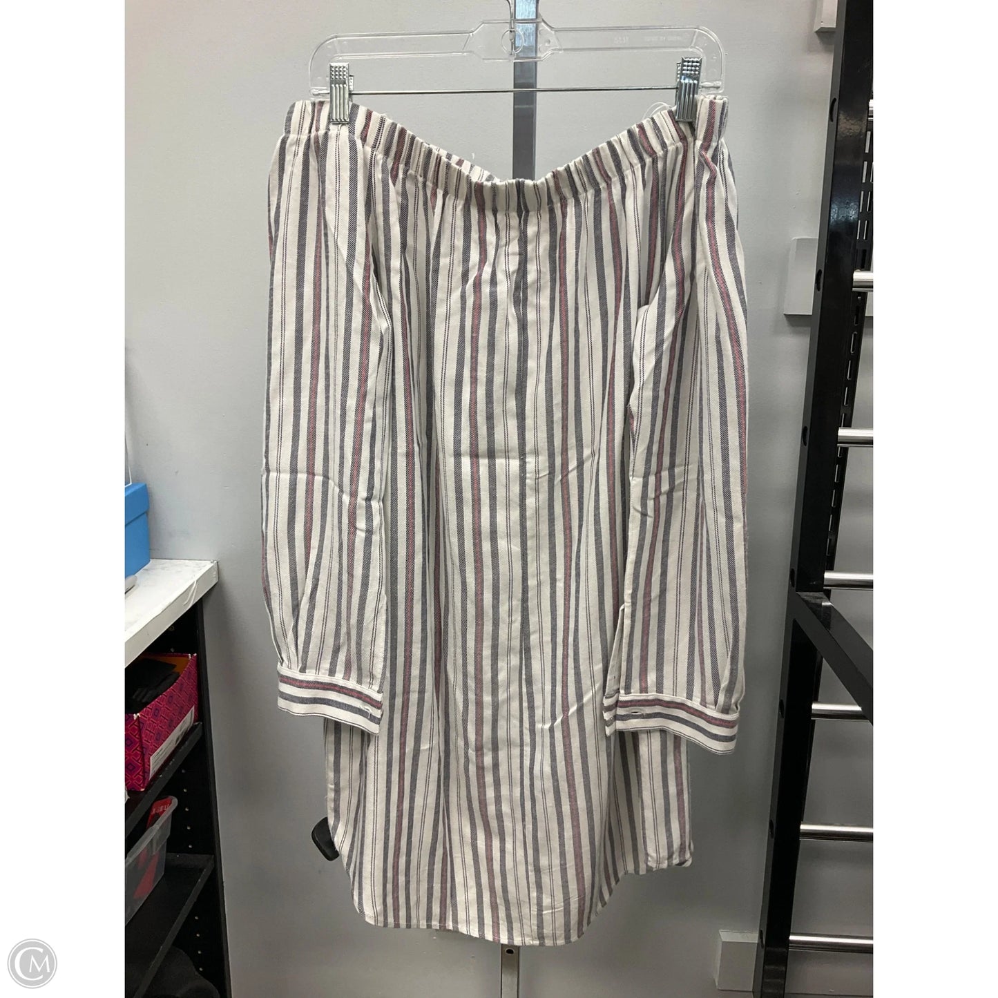 Dress Casual Short By Wayf In Striped Pattern, Size: L