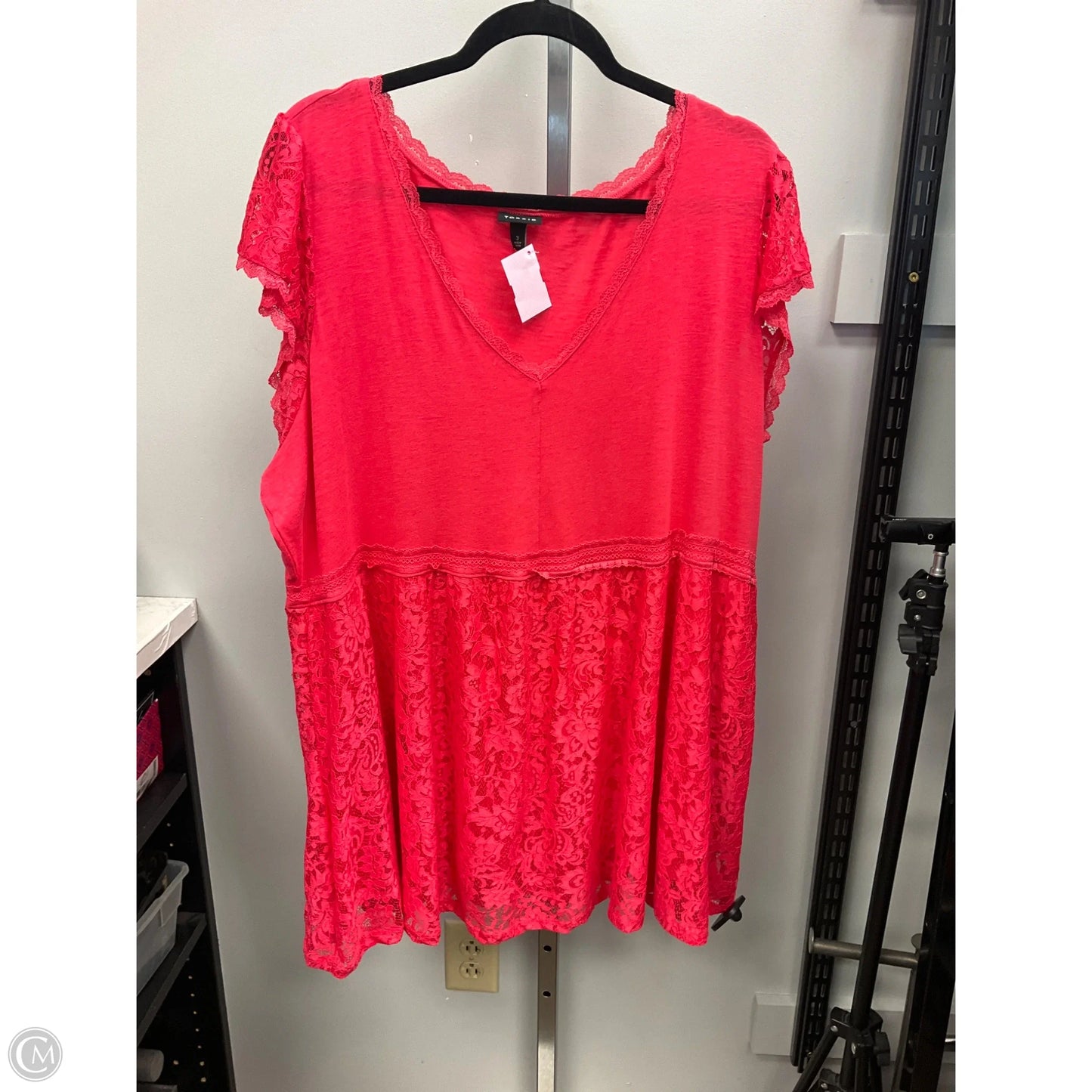 Top Short Sleeve By Torrid In Coral, Size: 3x