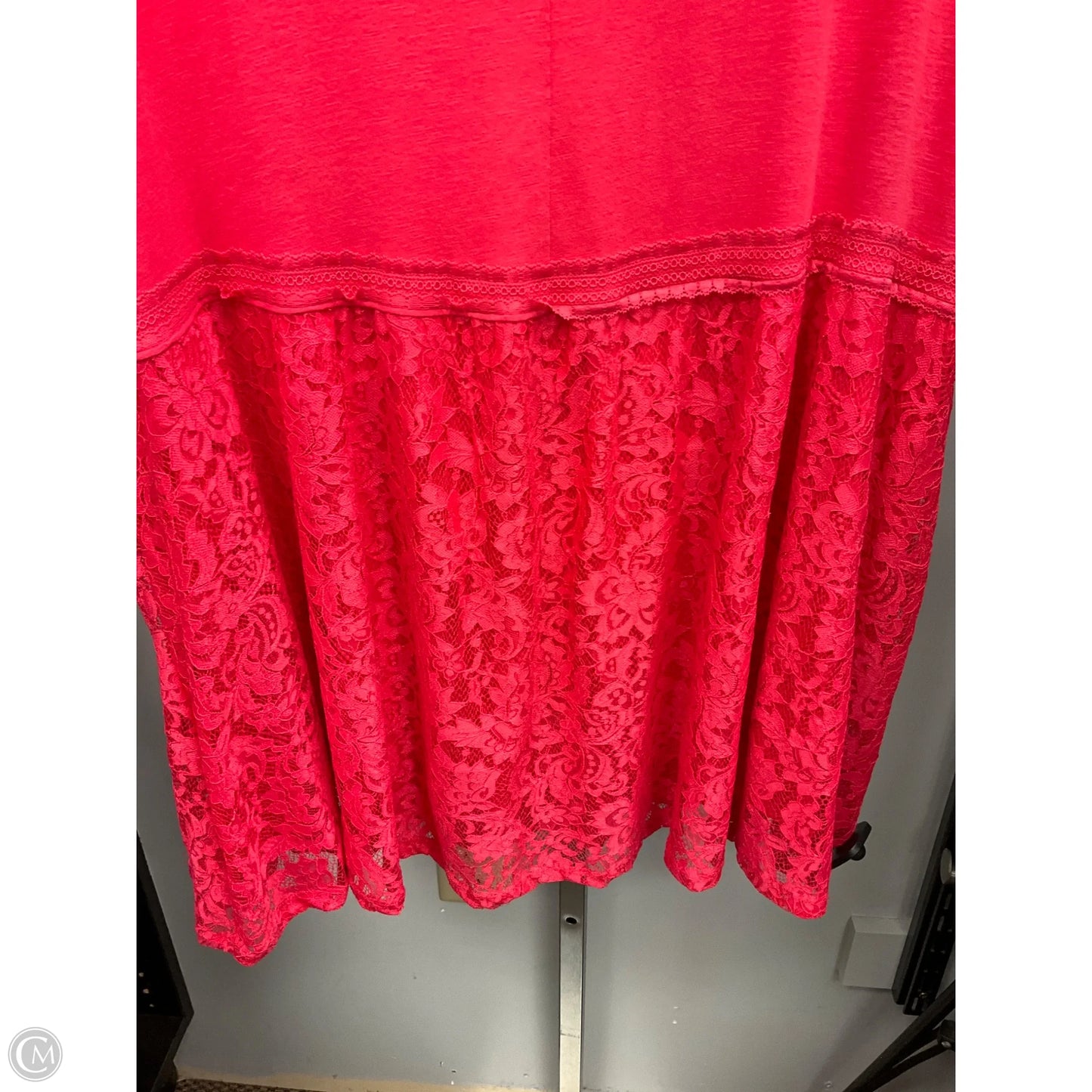 Top Short Sleeve By Torrid In Coral, Size: 3x