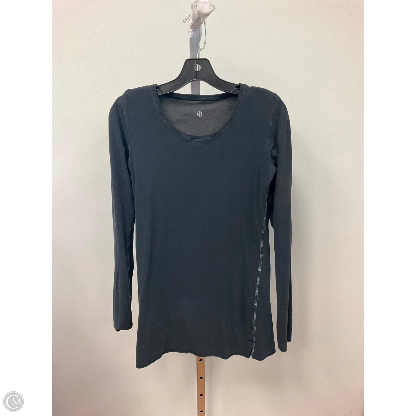 Athletic Top Long Sleeve Crewneck By Lululemon In Grey, Size: M