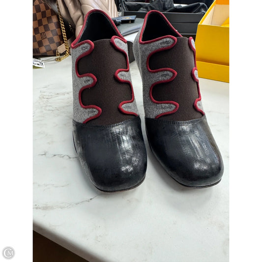 Shoes Luxury Designer By Fendi In Grey, Size: 8