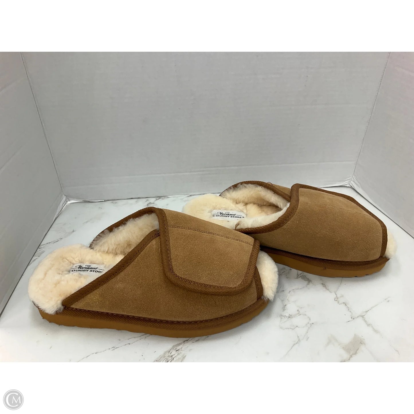 Slippers By Clothes Mentor In Tan, Size: 9.5