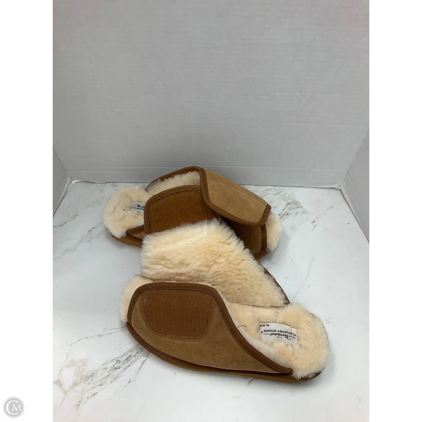 Slippers By Clothes Mentor In Tan, Size: 9.5