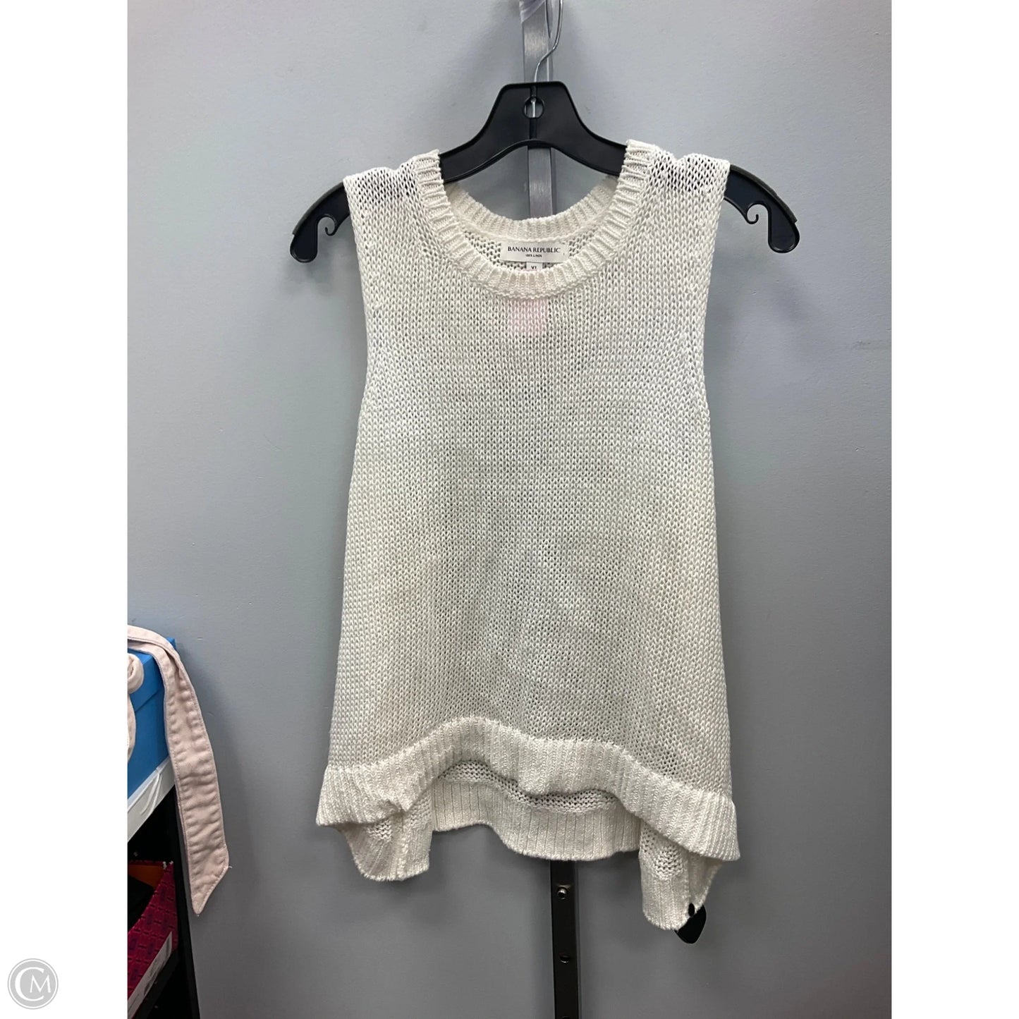 Top Sleeveless By Banana Republic In Cream, Size: Xl