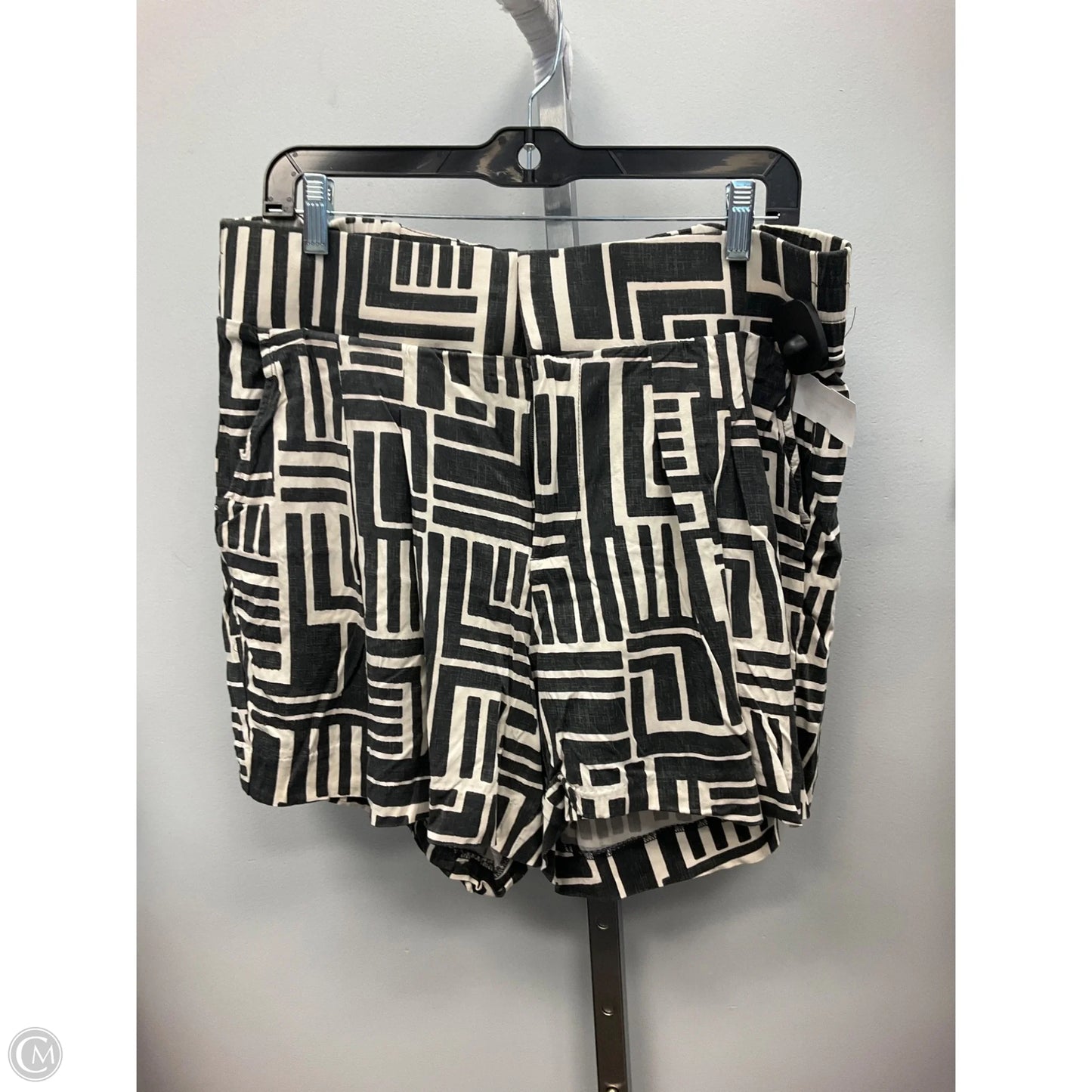 Shorts By Torrid In Grey & White, Size: 14