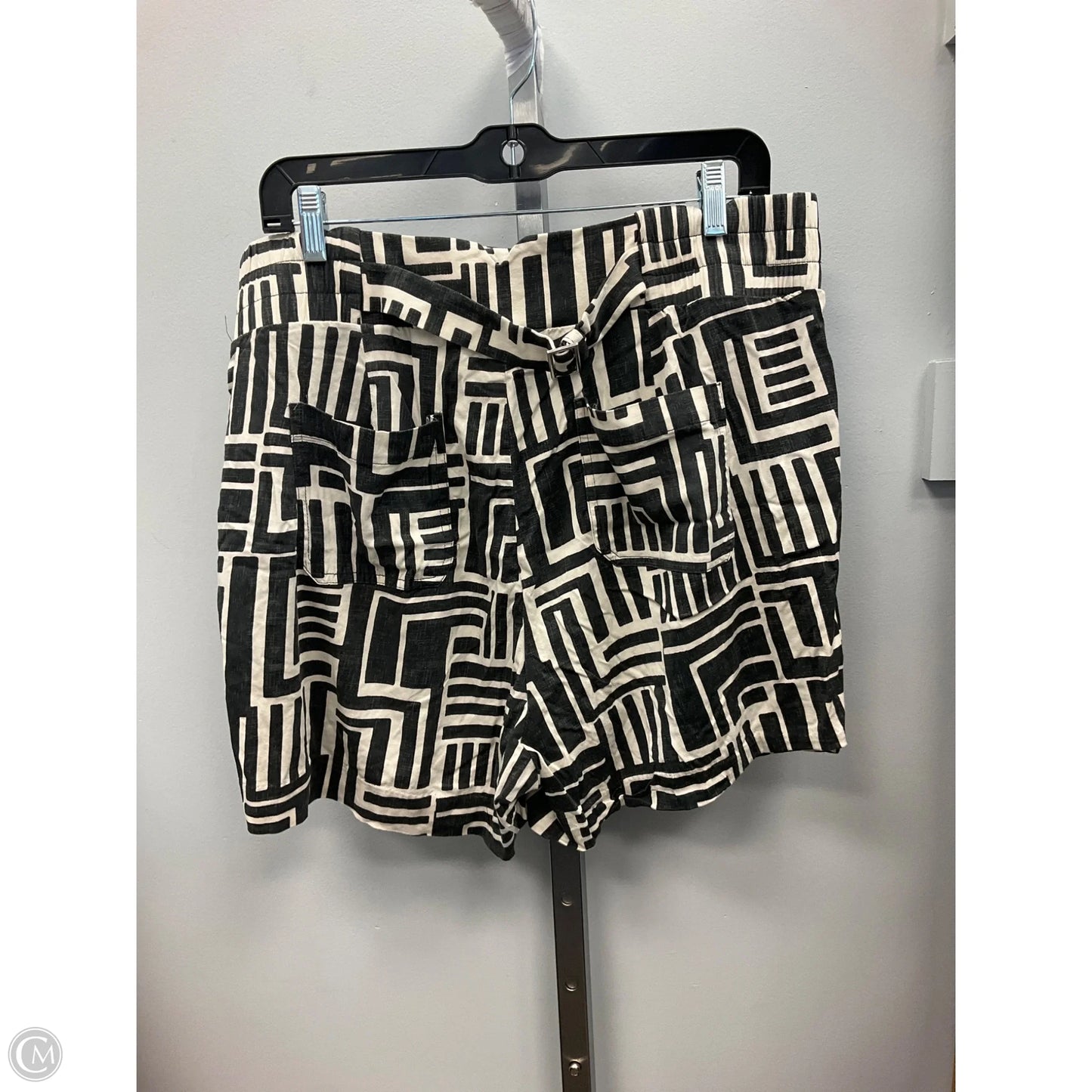 Shorts By Torrid In Grey & White, Size: 14