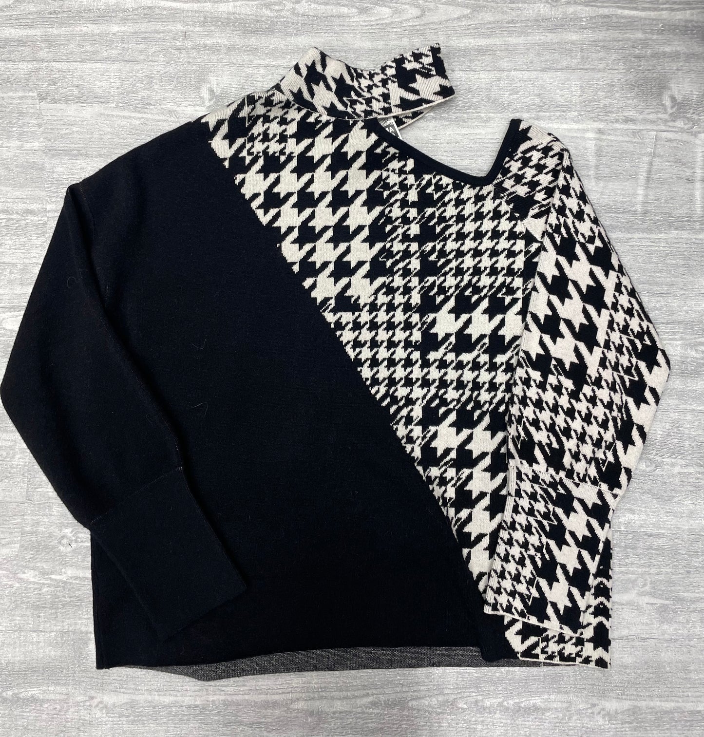 Sweater By Willow drive In Black White, Size: Xl