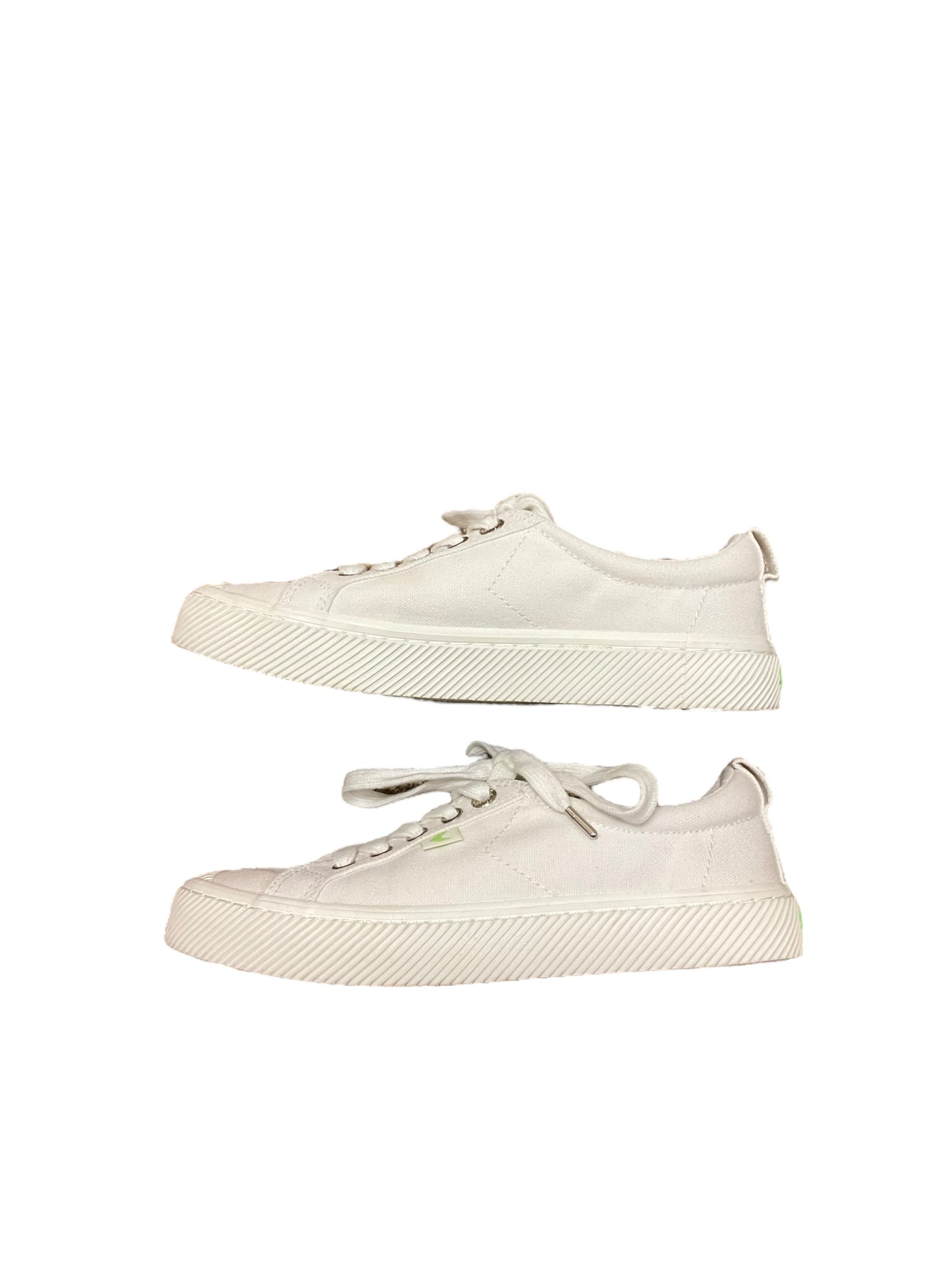 Shoes Sneakers By Cariuma In White, Size: 7