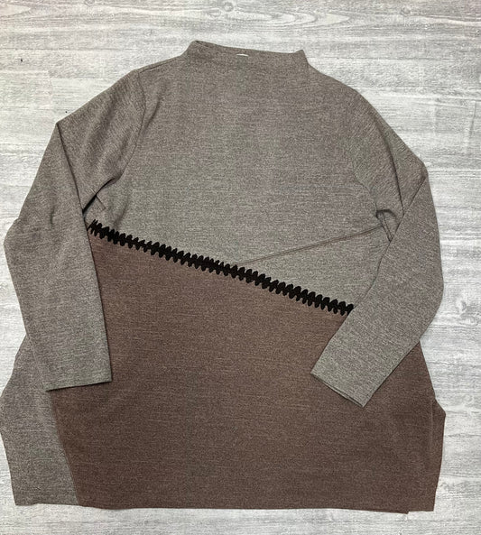 Top Long Sleeve By Cmc In Grey, Size: M