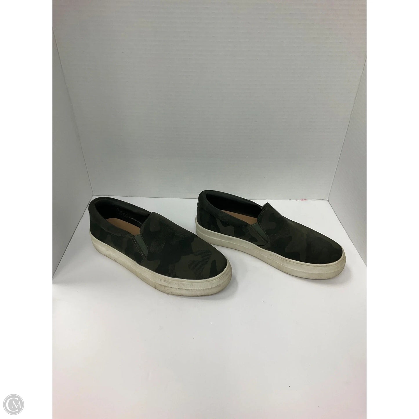 Shoes Sneakers By Cushionaire In Camouflage Print, Size: 7