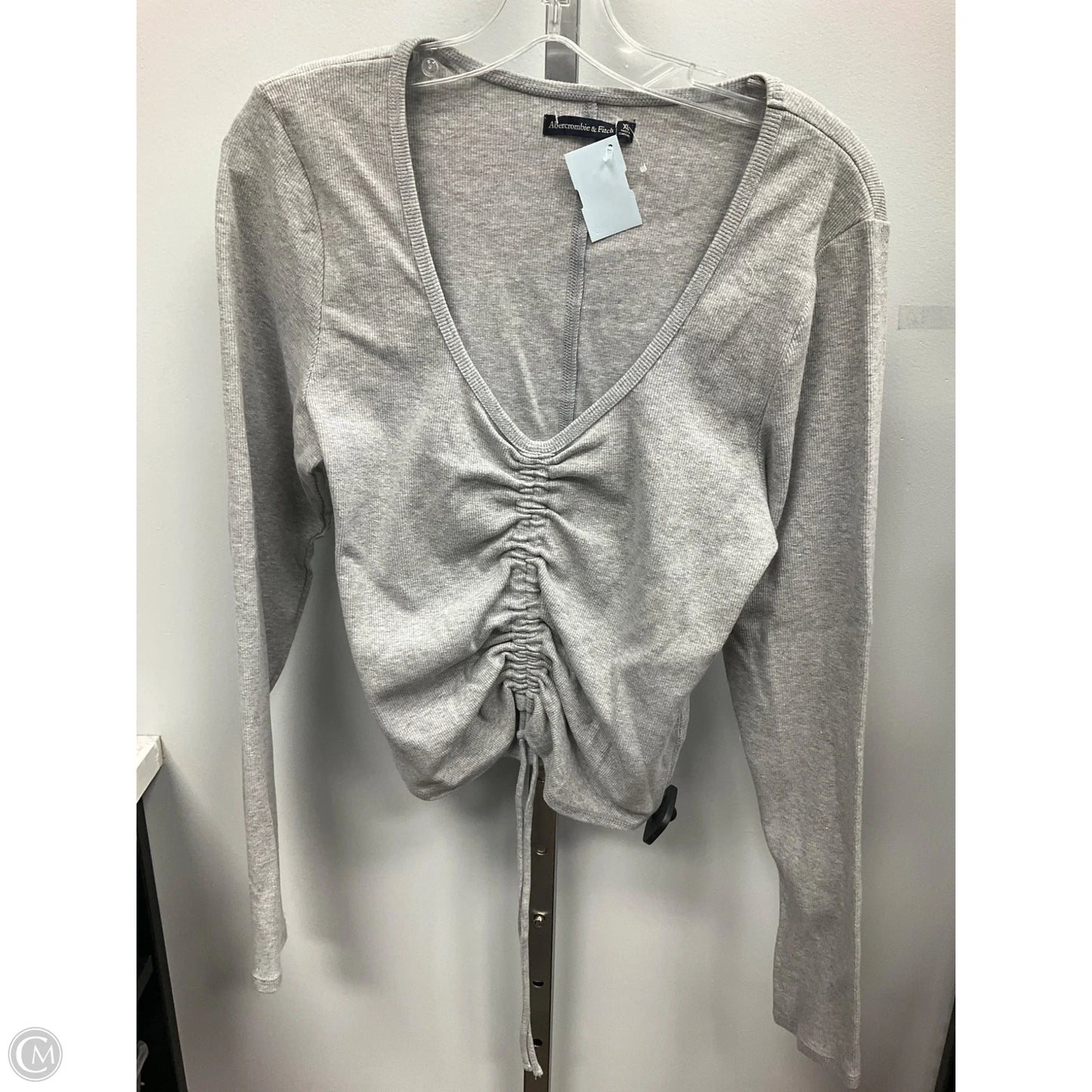 Top Long Sleeve By Abercrombie And Fitch In Grey, Size: Xl