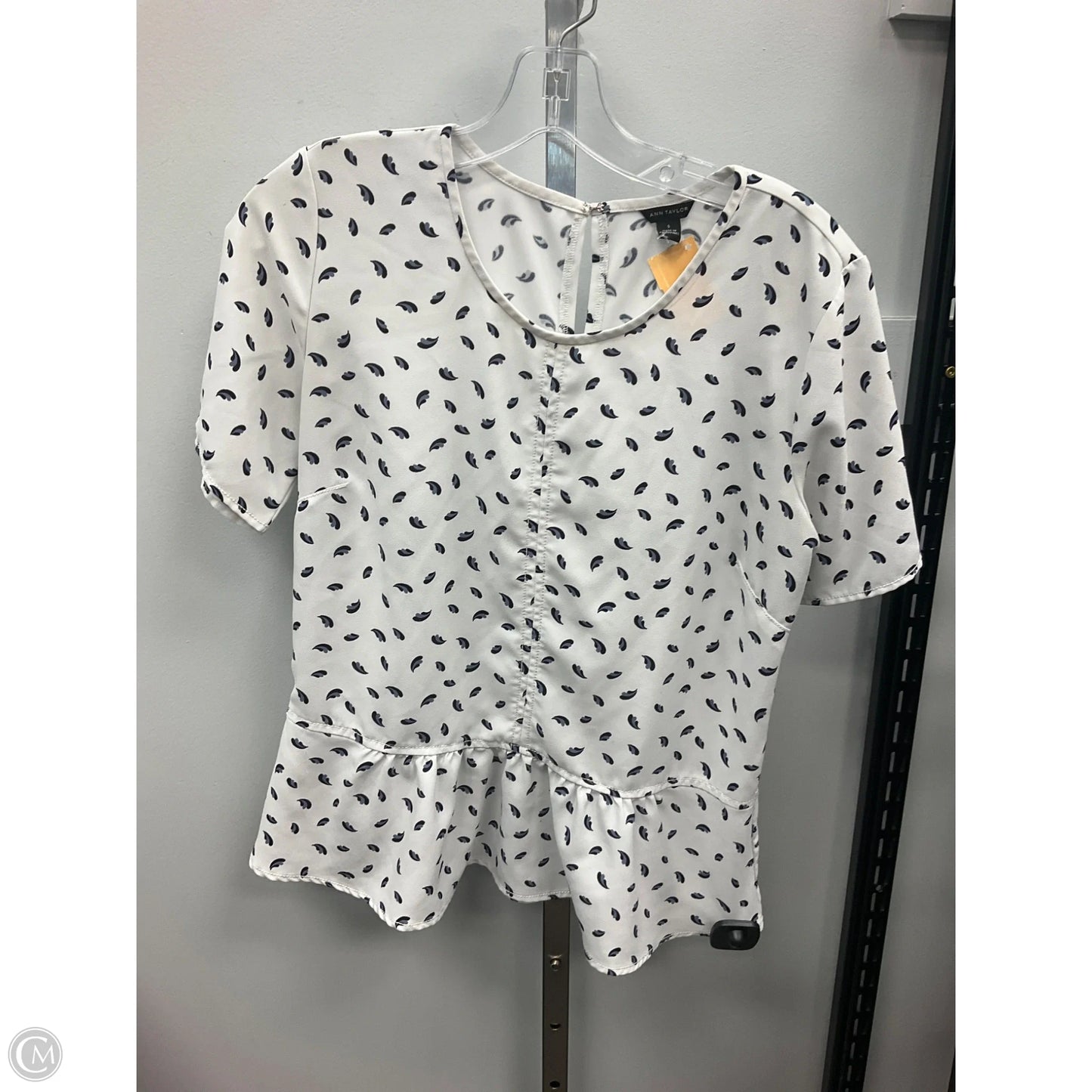 Top Short Sleeve By Ann Taylor In White, Size: S