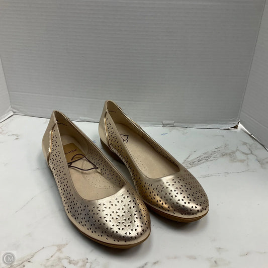 Shoes Flats By Cliffs By White Mountain In Gold, Size: 9