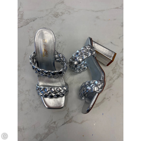 Sandals Heels Block By Clothes Mentor In Silver, Size: 7.5