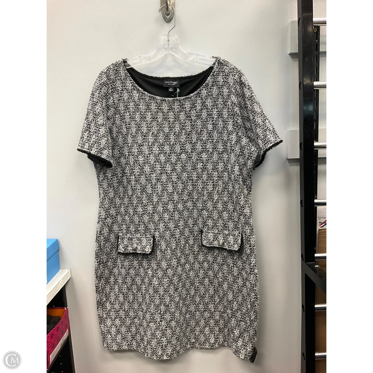 Dress Casual Short By Isaac Mizrahi In Black & White, Size: Xl