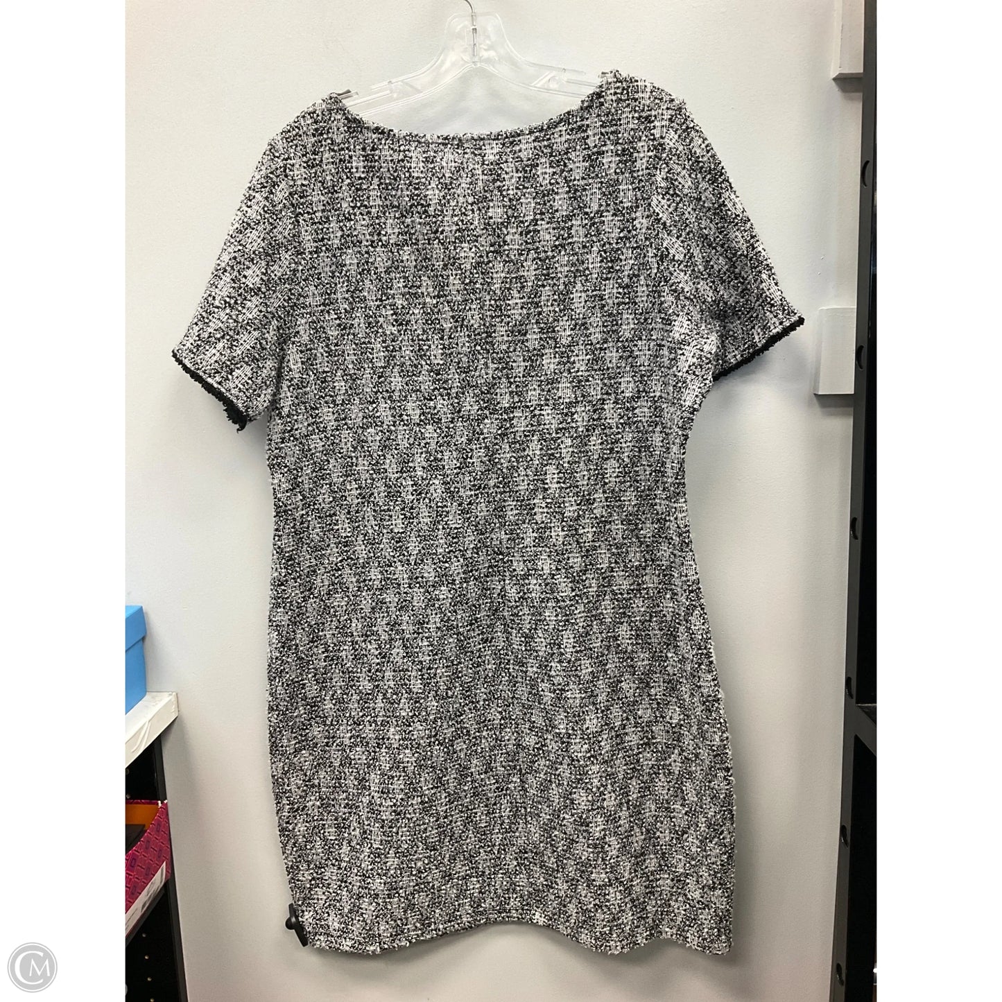 Dress Casual Short By Isaac Mizrahi In Black & White, Size: Xl