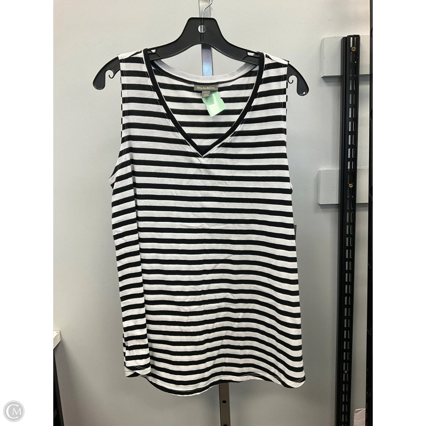 Top Sleeveless By Style And Company In Striped Pattern, Size: L