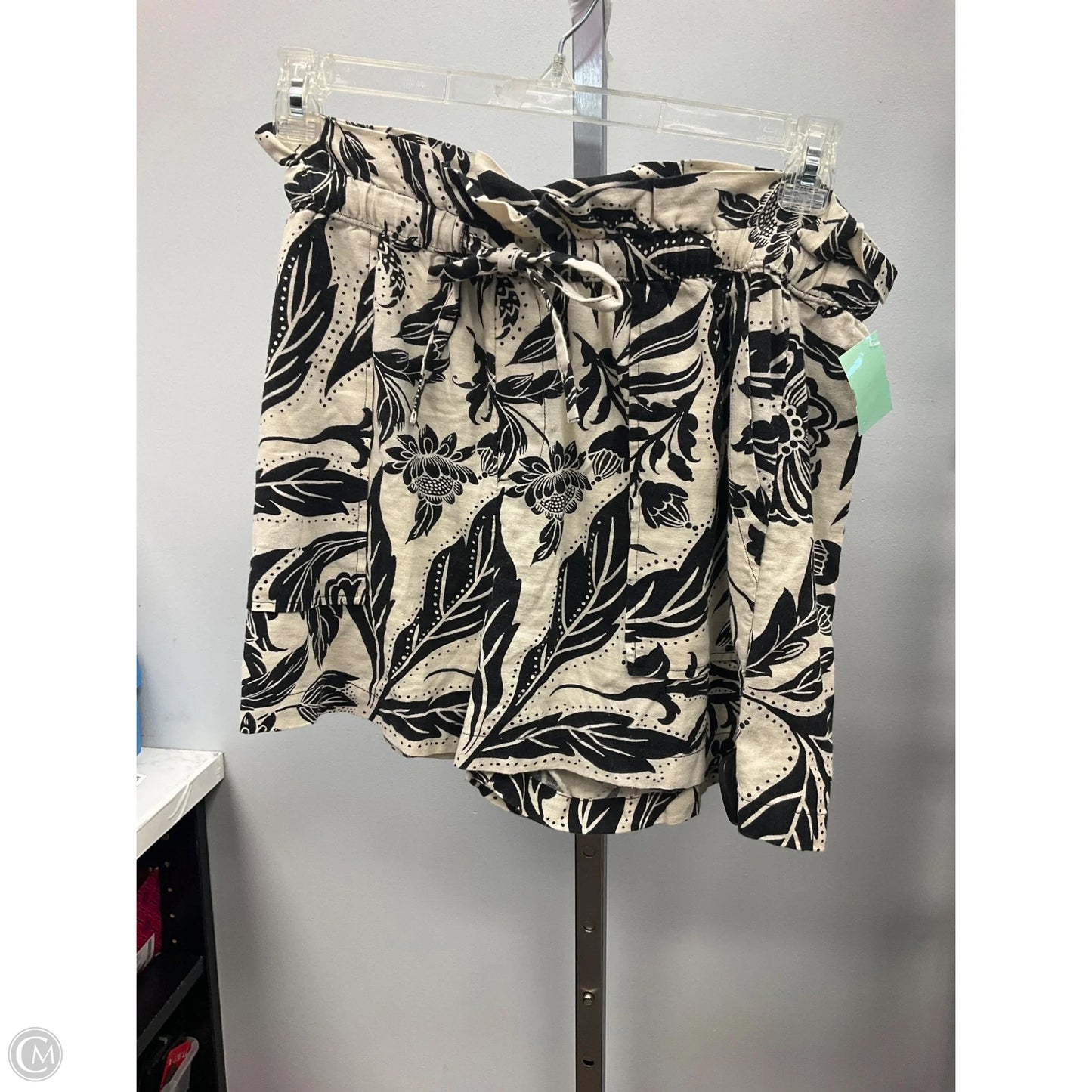 Shorts By Who What Wear In Black & Cream, Size: M