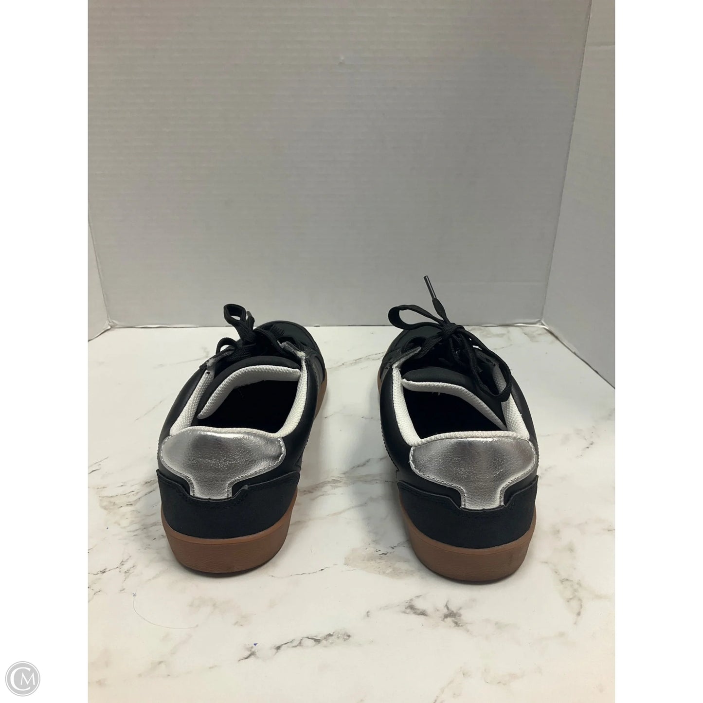 Shoes Sneakers By Serra In Black, Size: 9