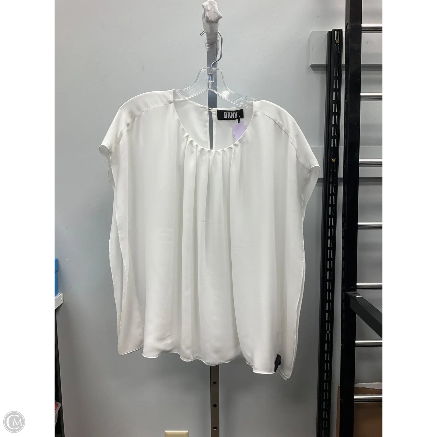 Top Short Sleeve By Dkny In White, Size: Xl